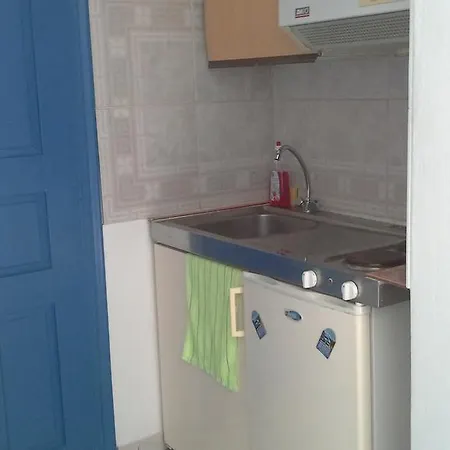 Studios Apartments Perivolos Aparthotel 3*