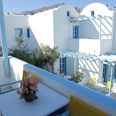Studios Apartments Perivolos Aparthotel